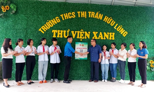 Hữu Lũng: khánh thành, bàn giao công trình măng non “Thư viện số cho em”