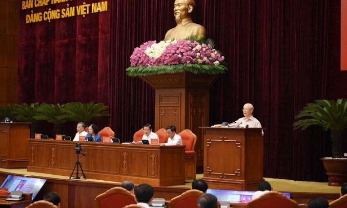 còn 'nhẹ trên, nặng dưới', 'hạ cánh an toàn’, 'trên nóng, dưới lạnh', giờ đây 'trên nóng' dưới cũng ngày