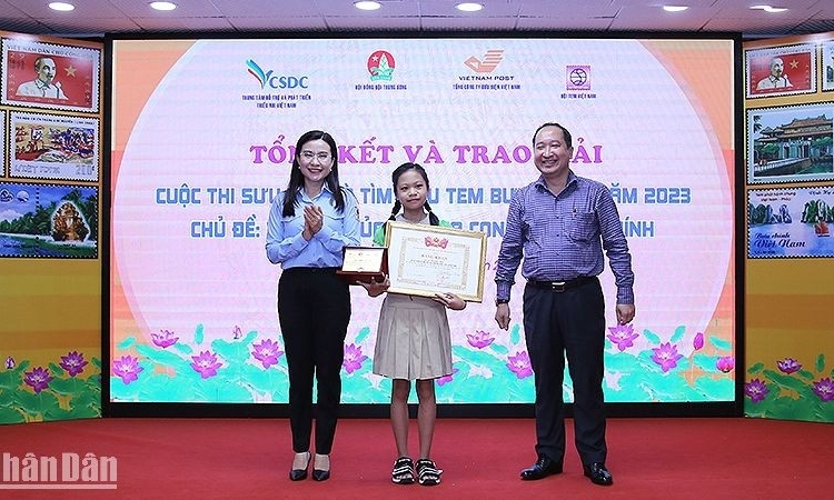 Học sinh Hải Phòng giành giải đặc biệt thi sưu tập tem chủ đề Tổ quốc