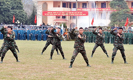 Lính Trinh sát miệt mài rèn luyện thể lực