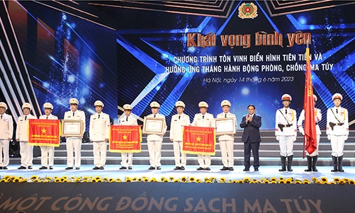 Xứng danh đơn vị anh hùng