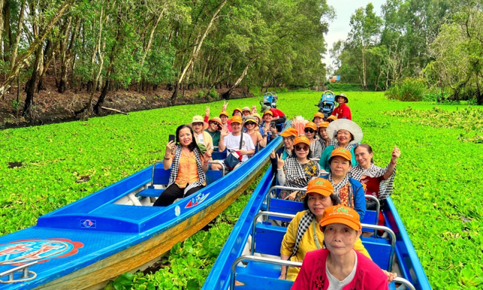 Trà Sư - cảnh sắc thiên nhiên muôn màu