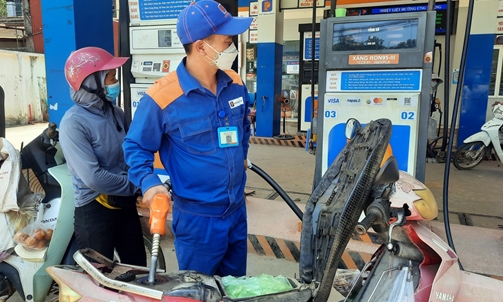 Giá xăng giữ nguyên, giá dầu diesel, dầu hoả tăng nhẹ