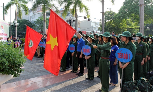 Gần 100 “chiến sỹ nhí” tham gia học kỳ quân đội