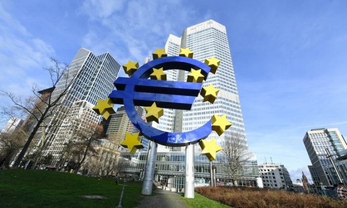 Khu vực đồng Euro rơi vào suy thoái