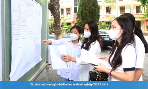 Thí sinh bước vào ngày thi đầu tiên kỳ thi tốt nghiệp THPT 2023