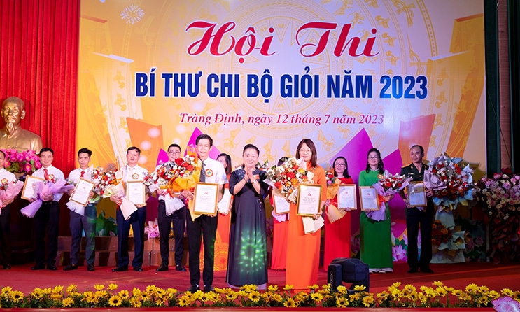 16 thí sinh tham gia Hội thi bí thư chi bộ giỏi huyện Tràng Định