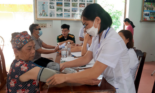 Đồn Biên phòng Chi Lăng: Khám,cấp thuốc miễn phí cho người có công, đối tượng chính sách