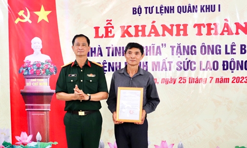 Khành thành và bàn giao nhà tình nghĩa cho bệnh binh tại thành phố Lạng Sơn