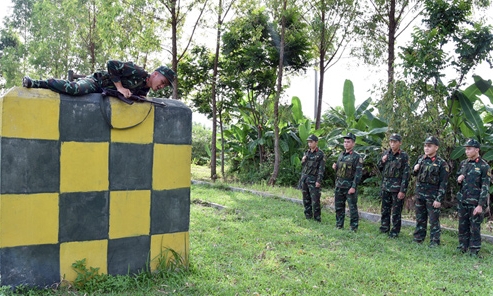 Đảm bảo sức khoẻ cho bộ đội huấn luyện trong điều kiện thời tiết nắng nóng