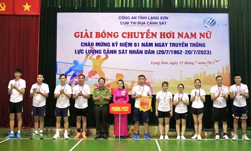 90 vận động viên tham gia giải bóng chuyền hơi cụm thi đua cảnh sát