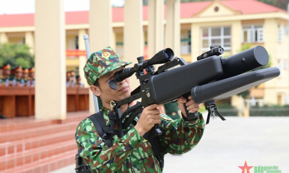 Kiểm soát phương tiện bay không người lái siêu nhẹ