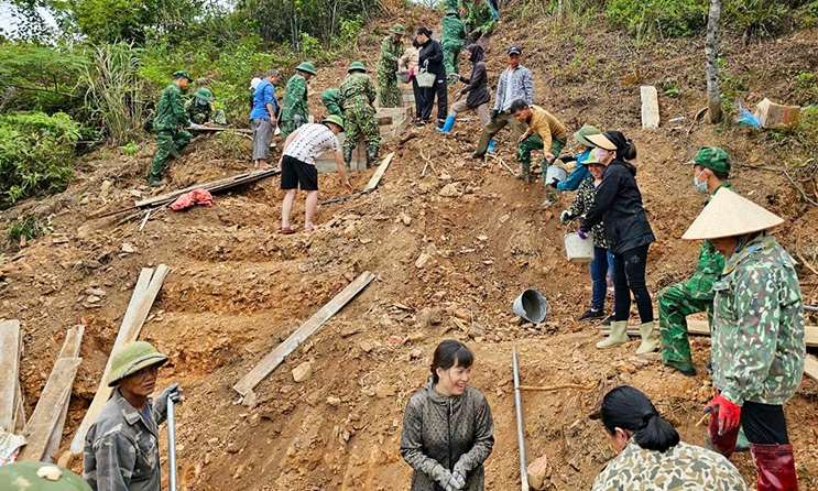 Đồn Biên phòng Pò Mã xây dựng đường lên kiểm tra cột mốc 997