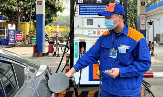 Giá xăng RON 95, dầu diesel tăng nhẹ