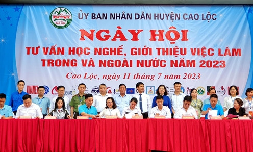 Trên 2 nghìn người tham gia ngày hội tư vấn hướng nghiệp, giới thiệu việc làm huyện Cao Lộc