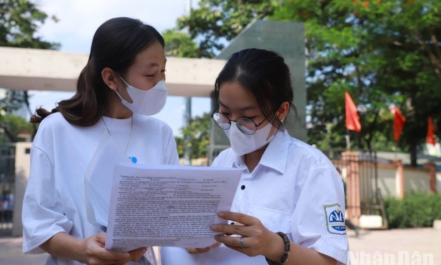 Bộ Giáo dục và Đào tạo: Câu tiếng Anh trong đề thi tốt nghiệp có 2 đáp án đúng