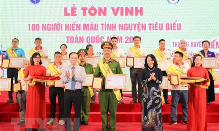 Tri ân và tôn vinh 100 tấm gương tiêu biểu hiến máu tình nguyện