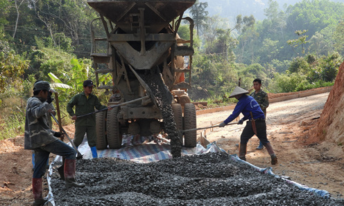 Làm đường giao thông nông thôn: Khắc phục khó khăn, đẩy nhanh tiến độ