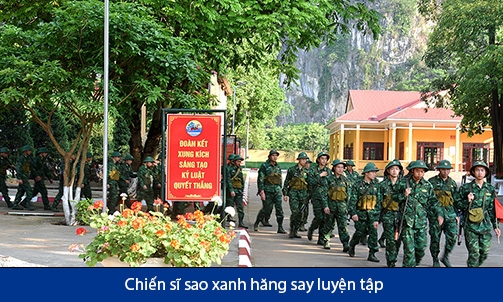 Chiến sĩ sao xanh hăng say luyện tập