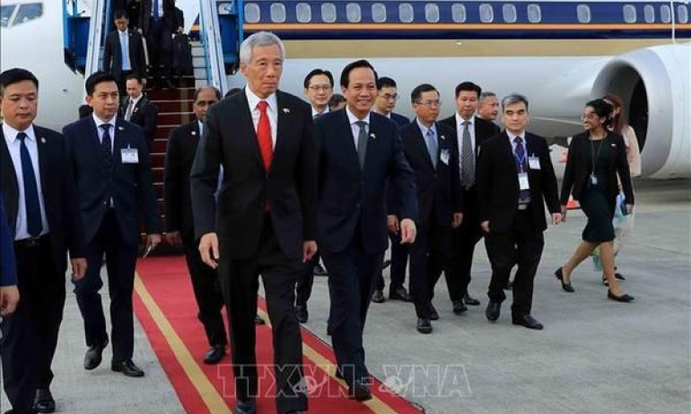 Singaporean PM begins official visit to Vietnam
