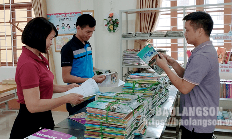 Cung ứng sách giáo khoa năm học mới: Đầy đủ, kịp thời