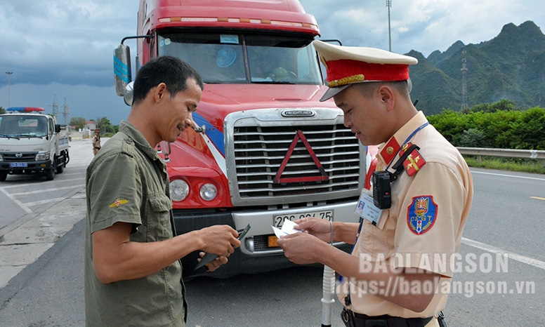 Tổng kiểm soát phương tiện, góp phần kéo giảm tai nạn giao thông