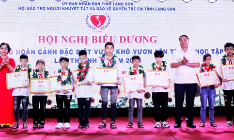 Biểu dương 110 học sinh có hoàn cảnh đặc biệt vượt khó vươn lên trong học tập