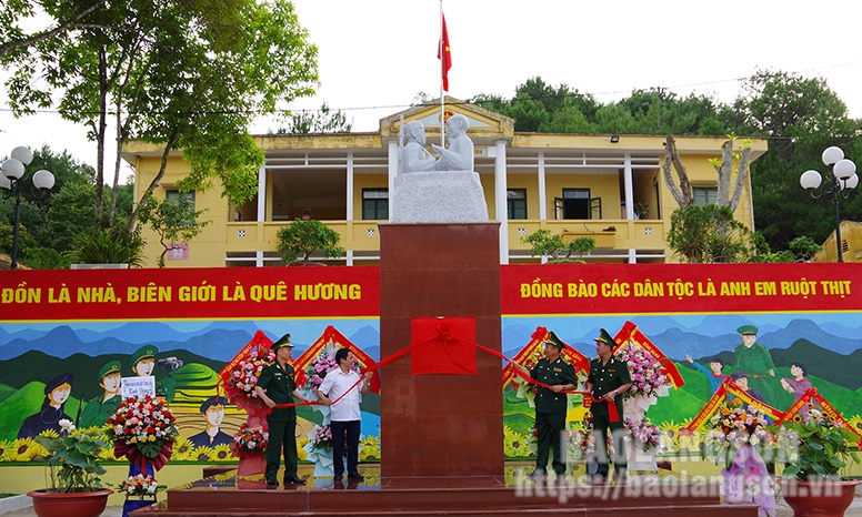 Đồn Biên phòng Na Hình khánh thành Tượng đài “Bác Hồ với chiến sĩ Biên phòng”