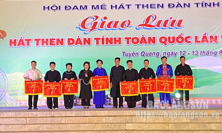 nhân, diễn viên không chuyên Lạng Sơn tham gia giao lưu hát then đàn tính toàn quốc năm 2023 tại tỉnh Tuyên