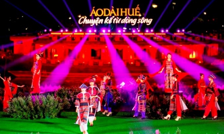 Áo dài Huế - Chuyện kể từ dòng sông