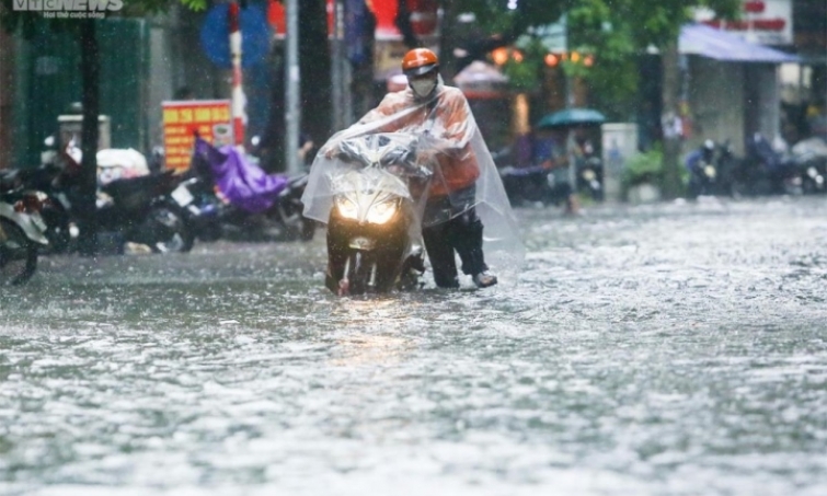 Dự báo thời tiết ngày 12/8: Bắc Bộ và Thanh Hoá mưa dông diện rộng