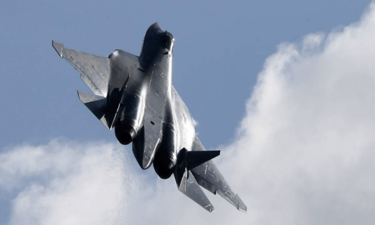 Nga trình làng tiêm kích Su-57, Su-35 với vũ khí dẫn đường tối tân