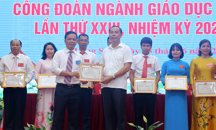 Ngành giáo dục thi đua dạy tốt, học tốt