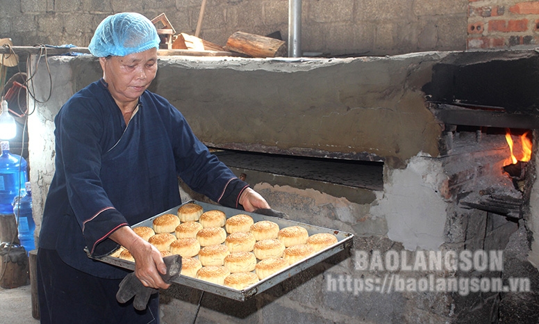 Ngọt ngào hương vị bánh nướng lò củi truyền thống Tràng Định