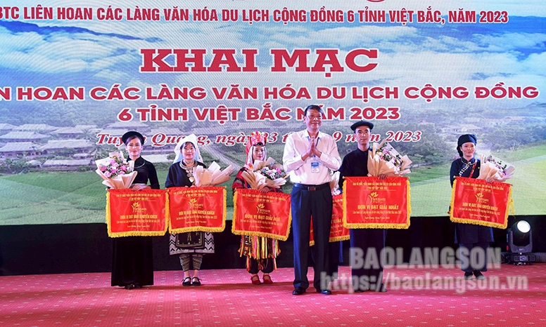 Lạng Sơn tham gia chương trình du lịch “Qua những miền di sản Việt Bắc” lần thứ XIV và lễ hội thành Tuyên