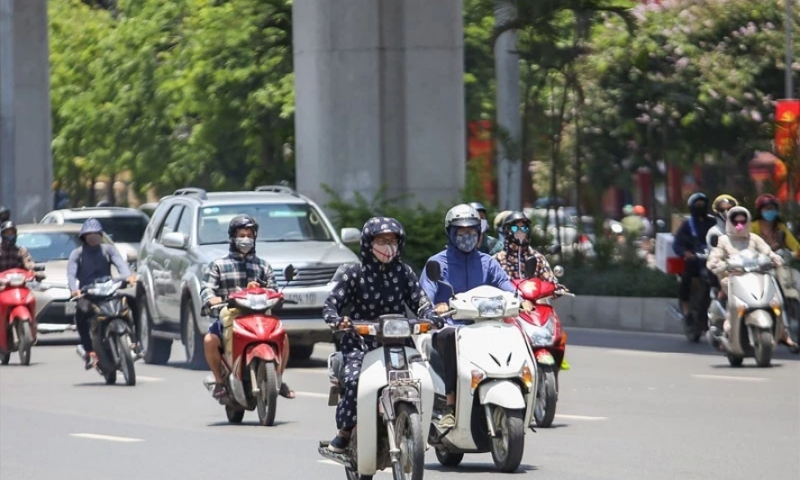 Bắc Bộ, Trung Bộ nắng nóng, Nam Bộ mưa dông về chiều tối