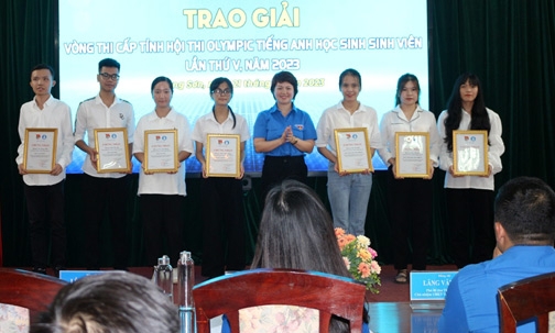 2 thí sinh lọt vào vòng chung kết toàn quốc Hội thi Olympic tiếng Anh học sinh, sinh viên