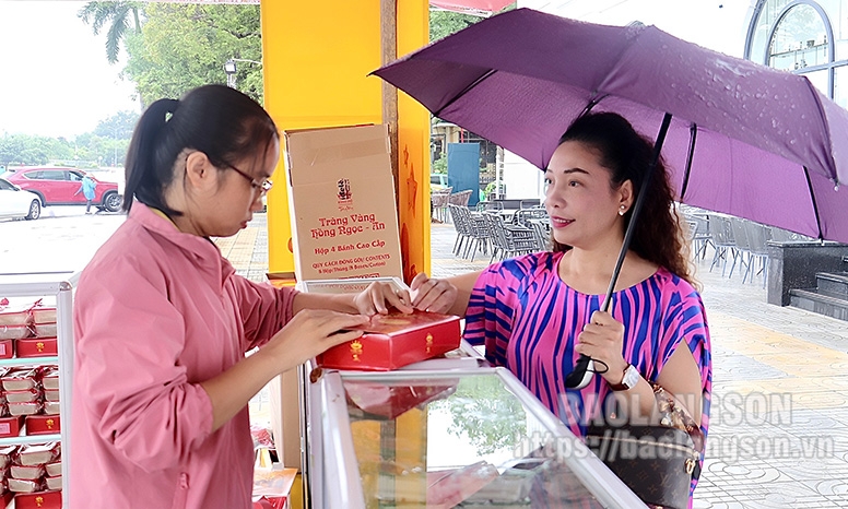 Thị trường bánh trung thu: Đa dạng mẫu mã, giá cả tăng nhẹ