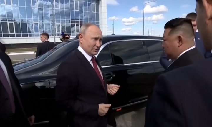 Chủ tịch Kim Jong-un được mời trải nghiệm xe limousine của Tổng thống Putin