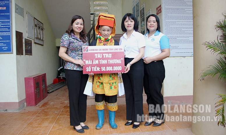 Bàn giao nhà mái ấm tình thương cho hội viên phụ nữ có hoàn cảnh đặc biệt khó khăn