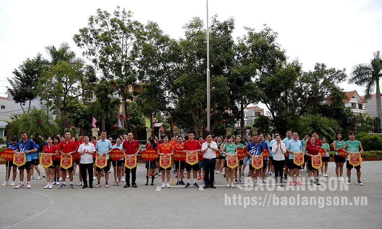 Tòa án nhân dân tỉnh Lạng Sơn: Tổ chức thi đấu thể thao chào mừng kỷ niệm 78 năm Ngày truyền thống