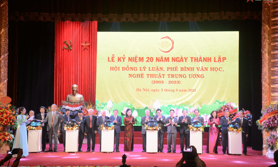 Kỷ niệm 20 năm thành lập Hội đồng Lý luận, phê bình văn học, nghệ thuật Trung ương