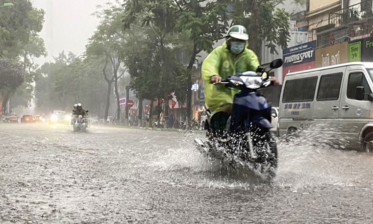 Mưa lớn kéo dài ở Tây Nguyên và Nam Bộ, cảnh báo ngập úng, lũ quét, sạt lở