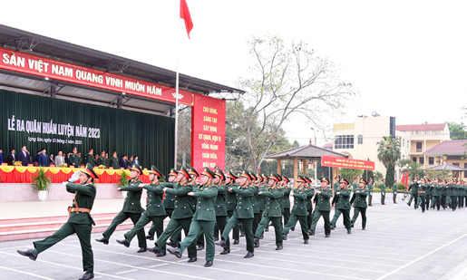 Xây dựng, huấn luyện lực lượng vũ trang vững mạnh