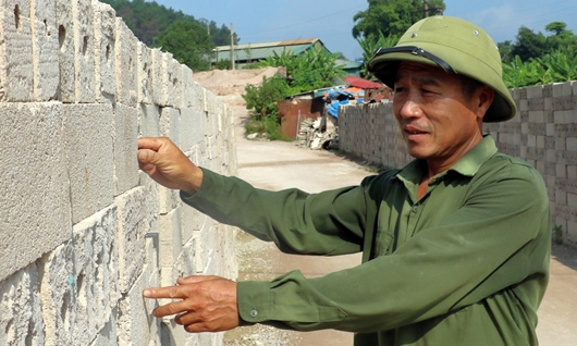 Ông Thảnh làm giàu từ sản xuất gạch không nung