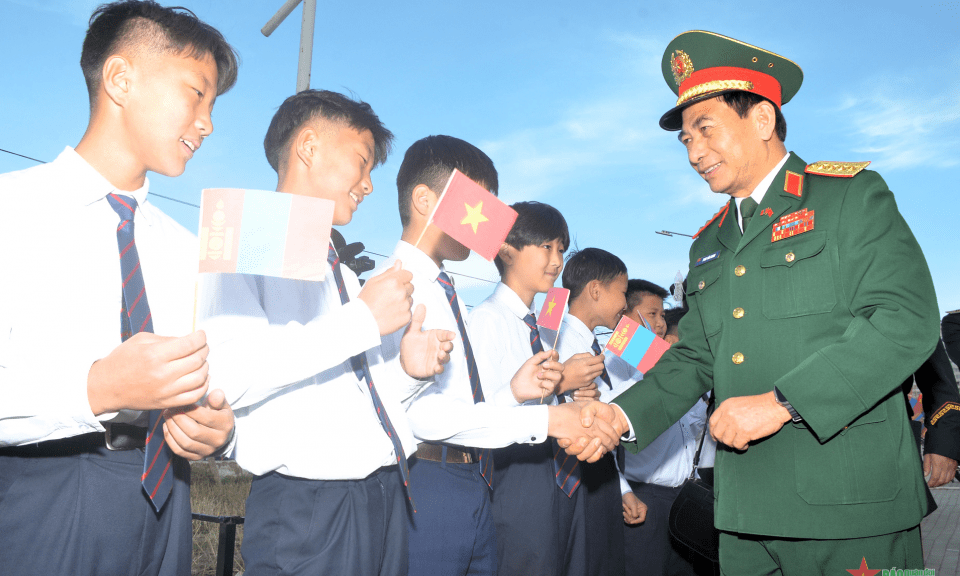 Đại tướng Phan Văn Giang thăm trường học mang tên Chủ tịch Hồ Chí Minh ở Mông Cổ