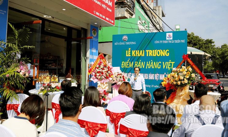 Khai trương Điểm bán hàng Việt Nam với tên gọi “Tự hào hàng Việt Nam”, “Tinh hoa hàng Việt Nam”