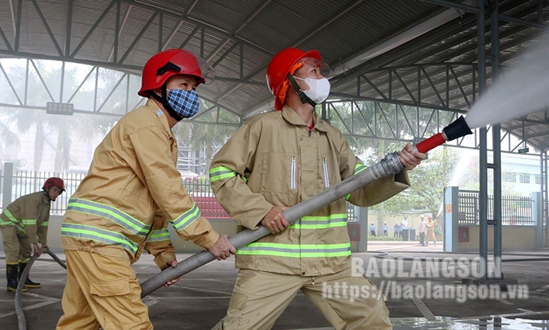 Lính không chuyên chuyên nghiệp trong phòng cháy