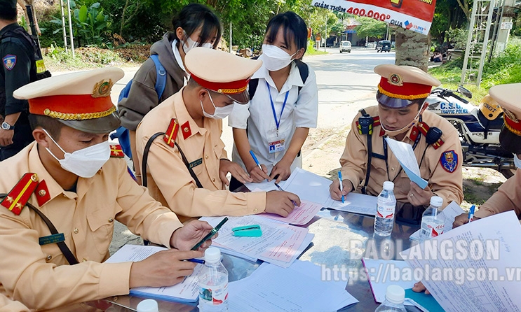 Nguy cơ mất an toàn giao thông liên quan đến học sinh sử dụng xe máy điện, xe đạp điện