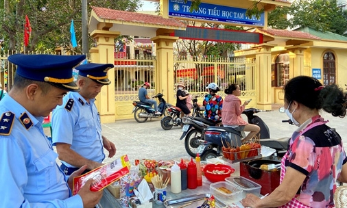 An toàn thực phẩm: Nỗi lo trước cổng trường